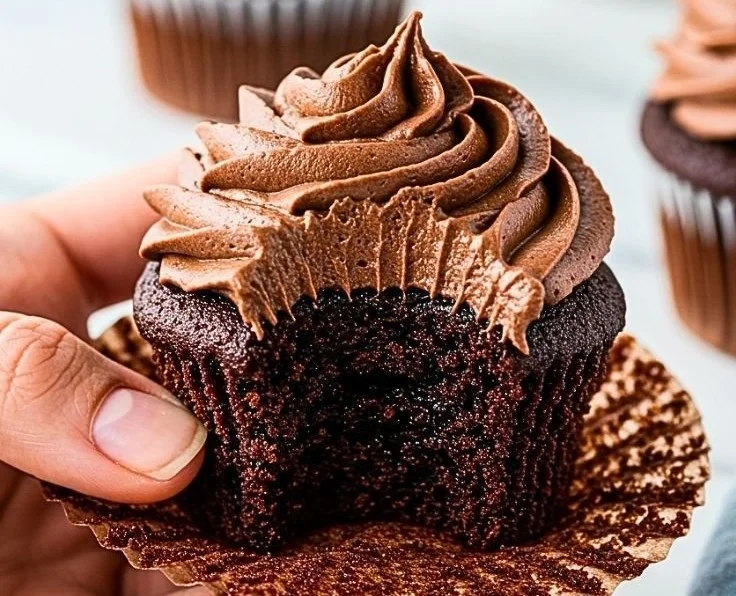 Easy &amp; Moist Chocolate Cupcakes